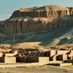 یک منظره از ایرانی که بسیار مدرنه ولی از تمدن باستانی استفاده میکنه