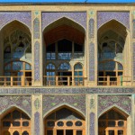 نمای مغازه دو طبقه براساس معماری سنتی ایرانی و کاشی کاری اصفهان