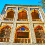 نمای مغازه دو طبقه براساس معماری سنتی ایرانی