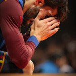 مسی در حال نماز خواندن