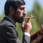 احمدی نژاد درحال سیگار کشیدن و سوارکاری
