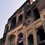 یک تصویر از یک قصر زیبای قدیمی