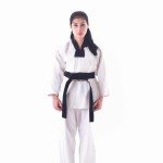 عکس از دختری 22ساله که در دانشگاه در رشته های حقوق و روانشناسی میخواند و کمربند مشکی تکواندو داره و به عنوان استاد به دیگران آموزش میده