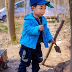 عکس پسربچه سه ساله روستایی بازیگوش