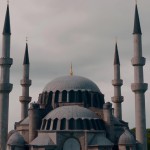 مسجد با مناره شش پر