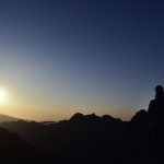 تصویری از انتظار منتظران ظهور و طلوع آفتاب