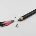 تفنگی که نیمی از آن مداد است