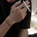 عکس تهیونگ عضو گروه بی تی اس که سیگار دستشه