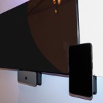 تلویزیون دیواری کنار آیفون
