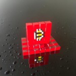 عکس ارز دیجیتالی که لگو ان قرمز رنگه کریستالی باشع