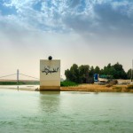 حضرت عباس کنار رود فرات با نوشته سقای دشت کربلا ابوالفضل