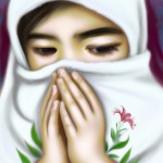 دختر بچه  ای زیبا  و کوچک با چادر سفید و گل دار  که که در حال نماز خواندن است و چهره ی زیباش زیر چادر پنهان شده است