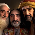 سلفی سه شاعر ایرانی قرن ۷ و ۸ یعنی سعدی و 
 حافظ و مولانا با لبخند و لباس‌های قدیمی زمان خودشان