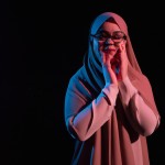 یک دختر بسیار زیبا، مسلمان و متدین، قدش بین ۱۸۰ تا ۱۹۰ سانتی متر و وزنش بین ۶۰ تا ۷۰ کیلوگرم باشد
