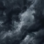 آسمان ابری و طوفانی بدکاران و شیاطین در حال فرار , خبری از تغییری بزرگ است و مردم مظطرب میباشند