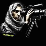 یک سرباز با اسلحه بدست و صورت پوشیده با اسکارف سیاه به اسم ARVIN SALIDARY همینطور تجهیز باشد این سرباز مثل دوربین دید در شب و...