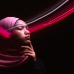تصویر خانم باحجاب در حرکت