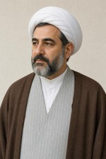 نیم تنه روحانی عمامه سفید با عبای قهوه ای پشمی با لباده طوسی خط دار سفید و پیراهن سفید دکمه دار یقه آخوندی